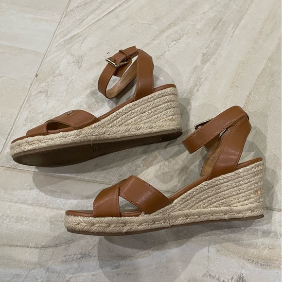 Tommy Hilfiger Brown Pumps Wedge Sandals / Heels with Ankle Strap | Size 9.5 - Picture 7 of 8